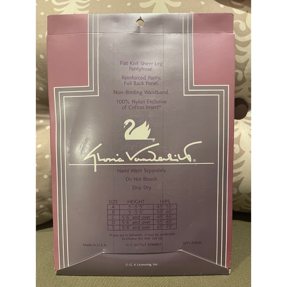 Gloria Vanderbilt Daysheer Sandalfoot Pantyhose Navy Blue Size B Vintage USA